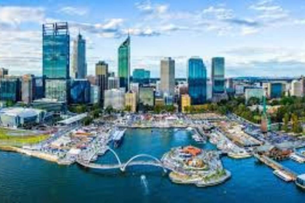 In The City Perth 1B1B Pool And Nice View Buitenkant foto