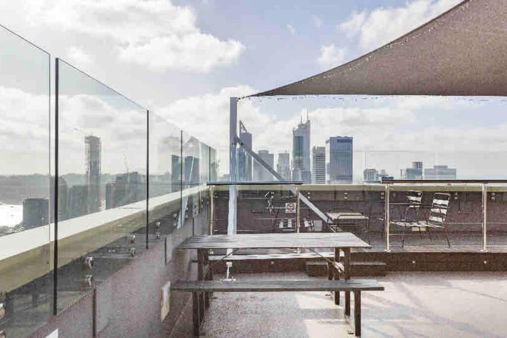 In The City Perth 1B1B Pool And Nice View Buitenkant foto